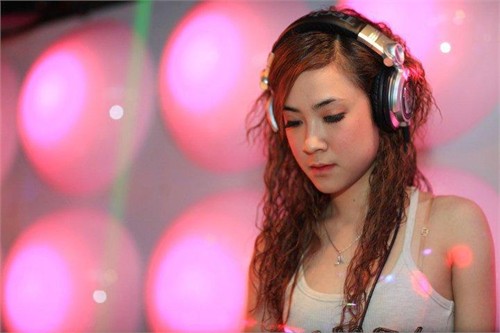 5 DJ nữ nổi tiếng Việt Nam với bộ ngực khủng